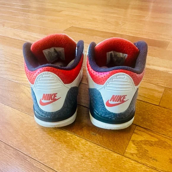Nike Air Jordan 3 Retro Kids Size 11C White Cement Red Black Sneakers - Picture 4 of 6